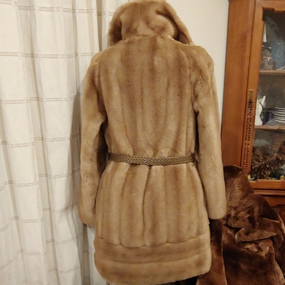 🍁H.P.🍂Faux Vintage Tissavel of France  Fur - Picture 2 of 6